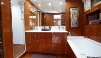 QUEEN SOUTH -  Bathroom